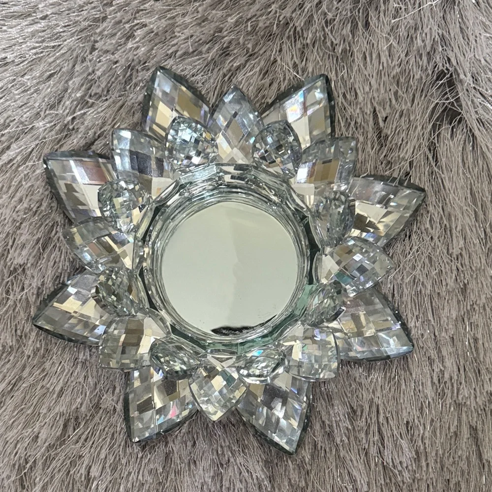 Elegant Crystal Silver Lotus Petal Mirrored candle holder. Beautiful!